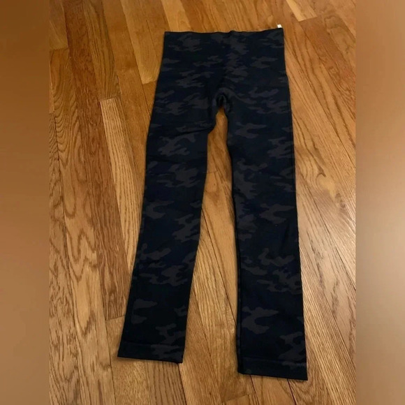 SPANX Pants - Spanx Black Camo Print Leggings